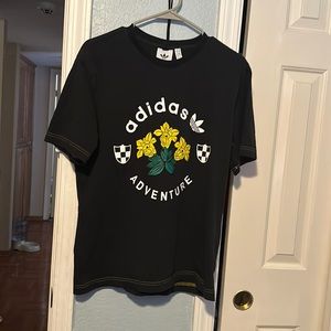 Adidas graphic tee men’s small